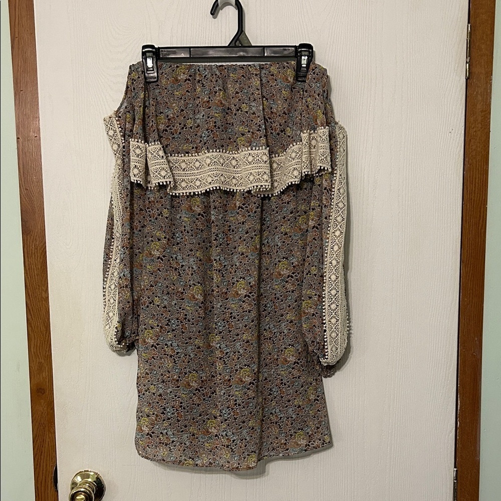 Judith March Brown Floral Off-Shoulder Blouse with Lace Trim